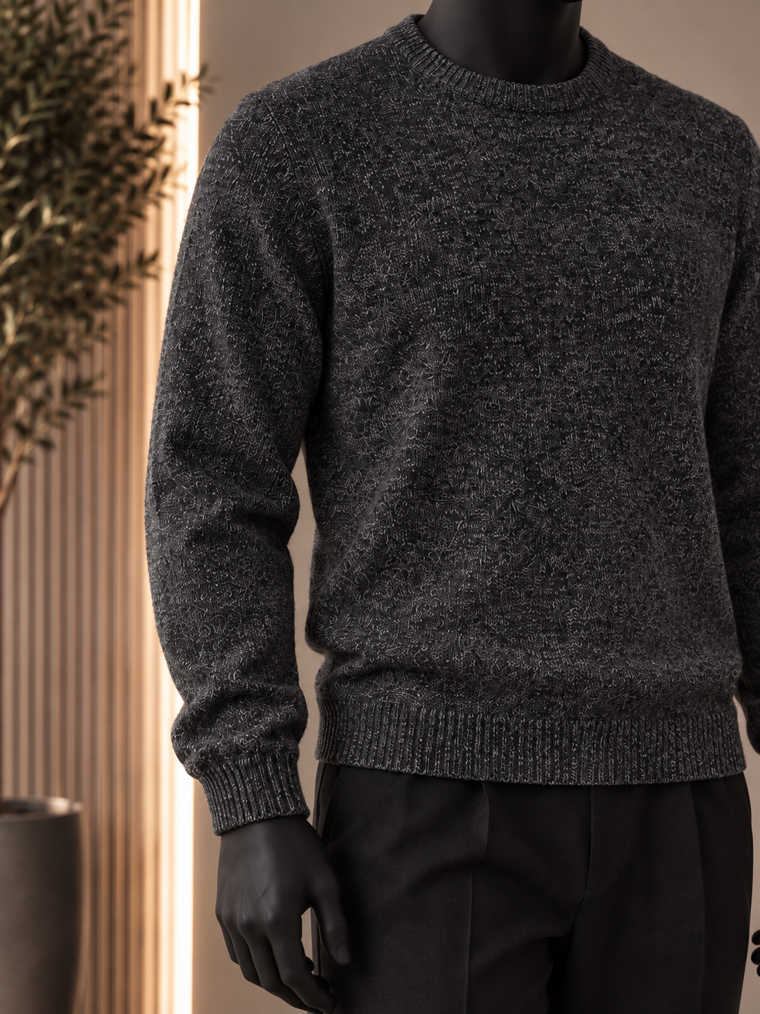 Maglione New Mentality nero su manichino - dettaglio - visualizzazione AI