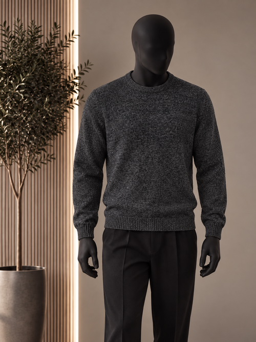 Maglione New Mentality nero su manichino - frontale - visualizzazione AI